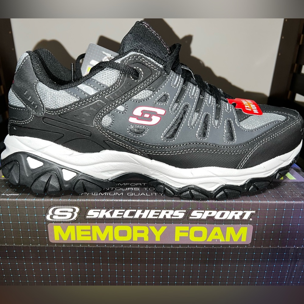 Skechers Men’s 11.5 extra wide fit lace up After Burn M.Fit